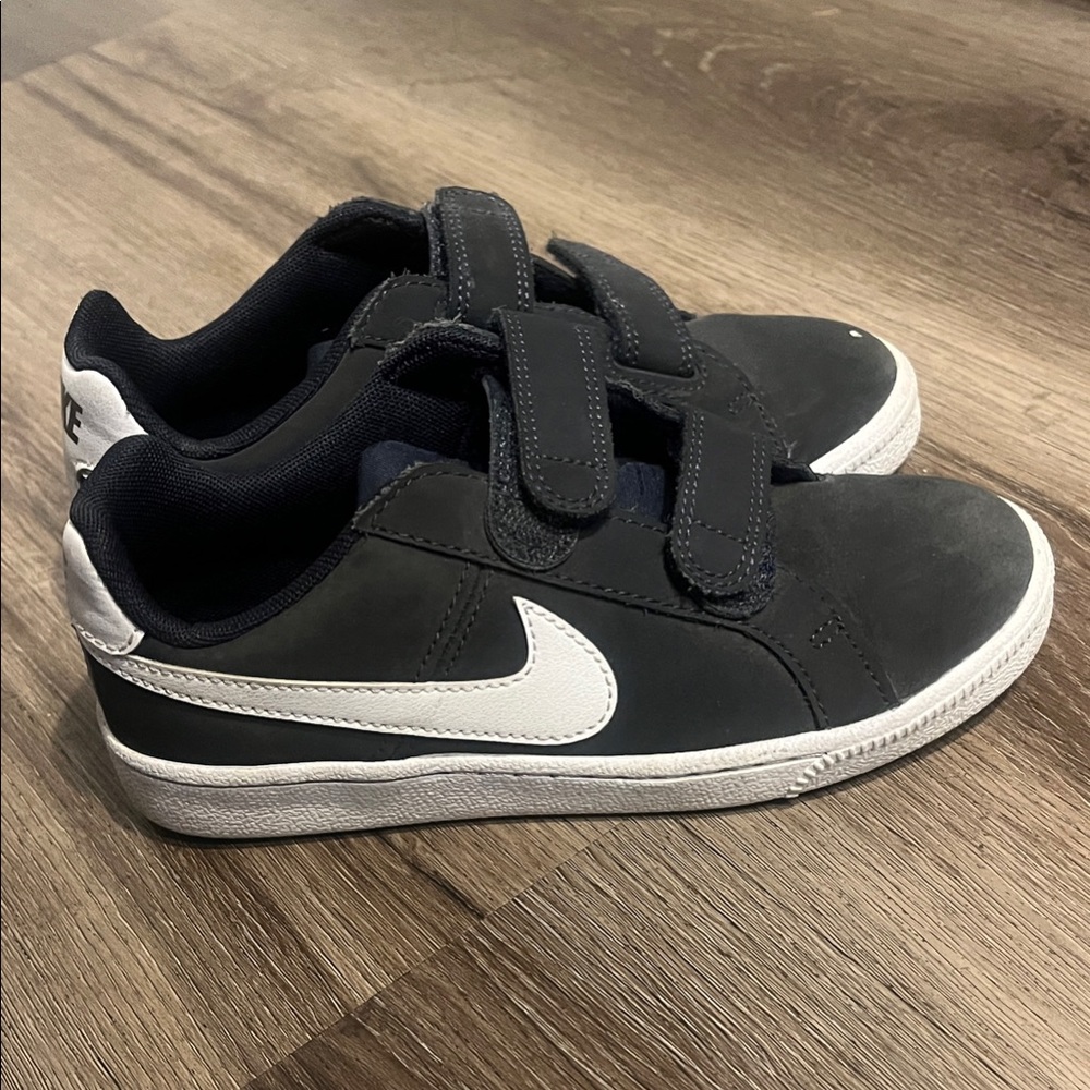 Nike Kids Navy and White Velcro Sneakers